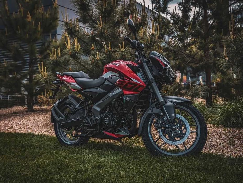 Новий мотоцикл BAJAJ PULSAR NS200, мотосалон Артмото Полтава