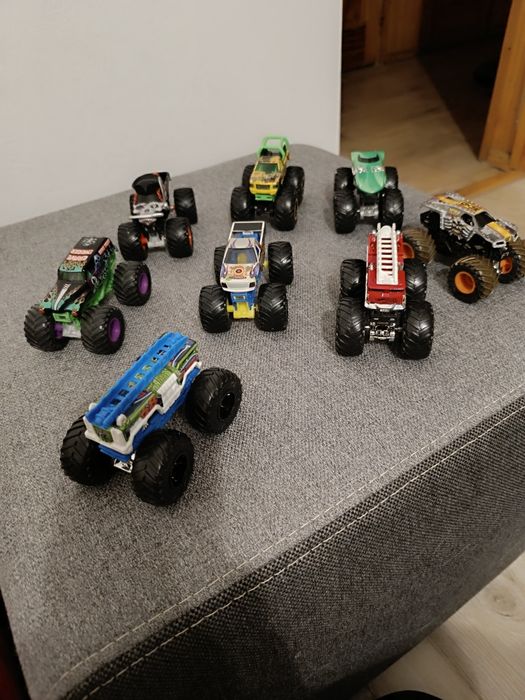 Zestaw 8 sztuk Monster Truck Hot Wheels