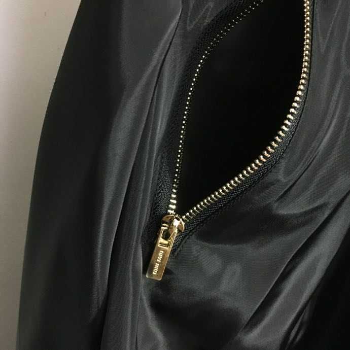 Модная женская юбка miu miu размер l ( черная)