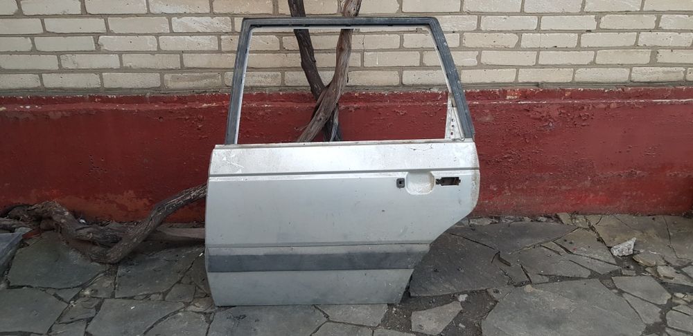 Двері двери задні Volkswagen Passat B3