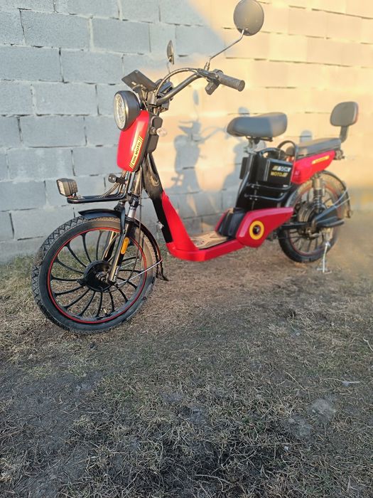 Продається електроскутер у хорошому стані!
