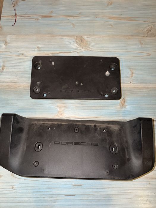 Продам оригінальні номерні рамки на Porsche Taycan