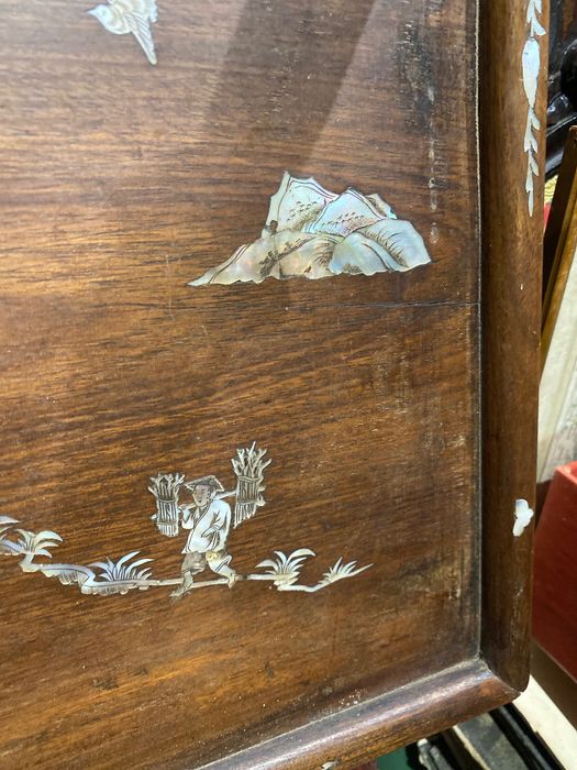 Tabuleiro Chines Madeira exótica e Madrepérola China Séc XIX 58 cm