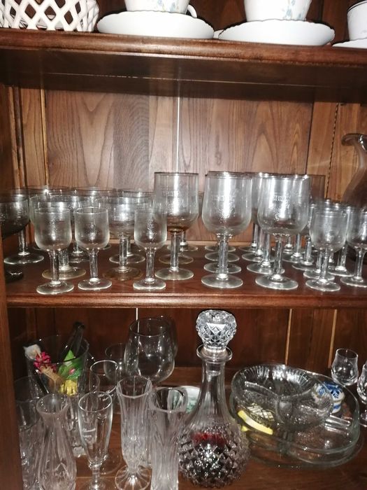 Conjunto de Louça Festiva com ornamentos de prata