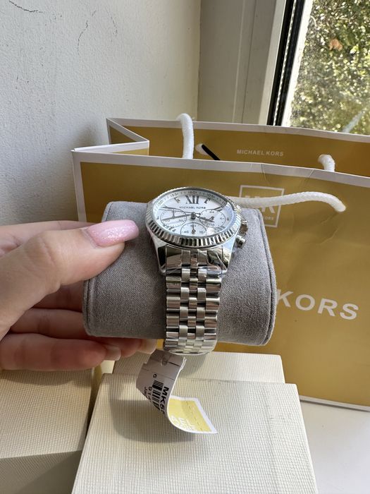 Часи Michael Kors