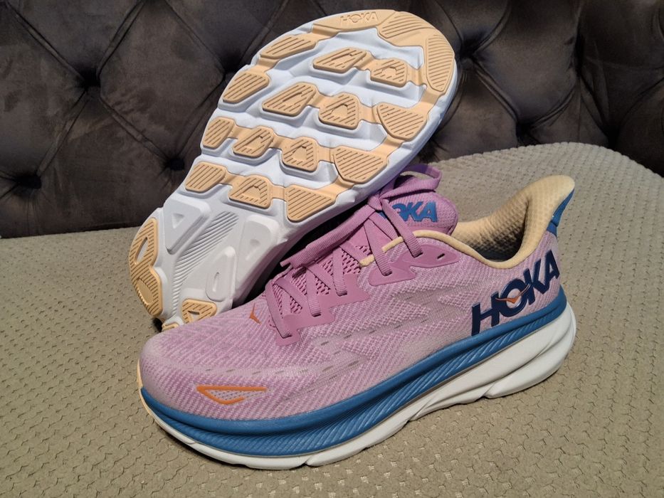 Hoka Clifton 9 . Розмір 44 28см устілка до загину. Оригінал