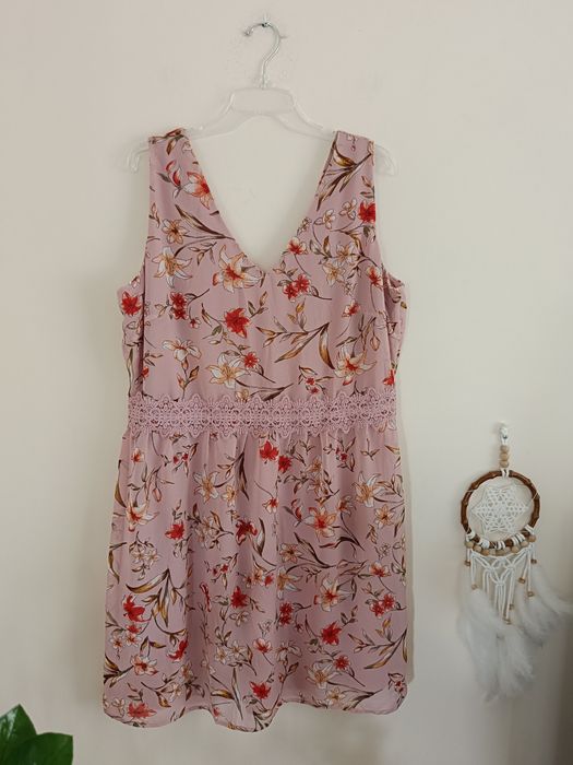 Sukienka letnia w kwiatki,koronka