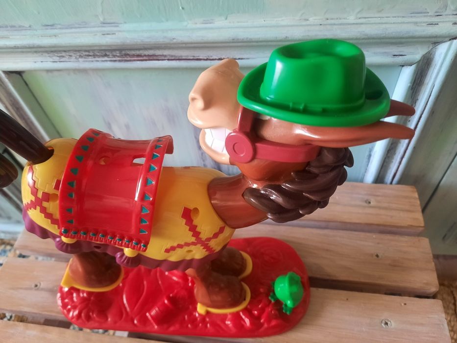 Віслюк, що брикається Hasbro