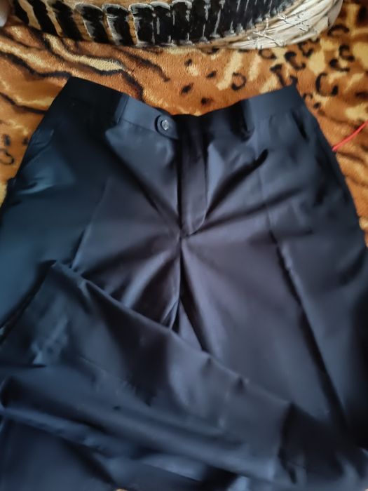 Новий  чоловічий костюм SUVARI + чохол. Турція.