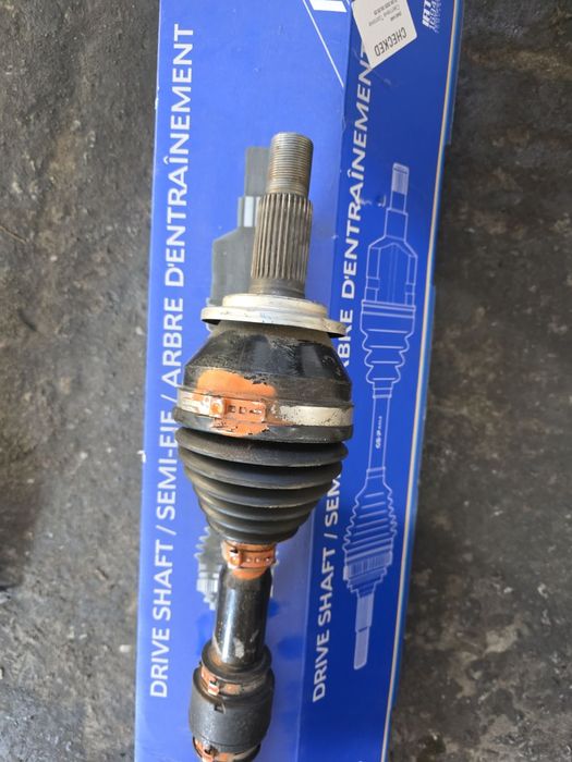 Напіввісь Toyota Bz4x