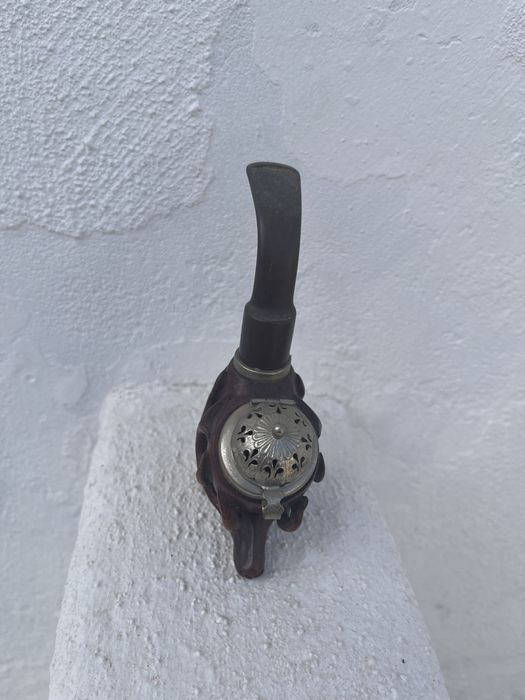 Cachimbo antigo em madeira trabalhado a mão .