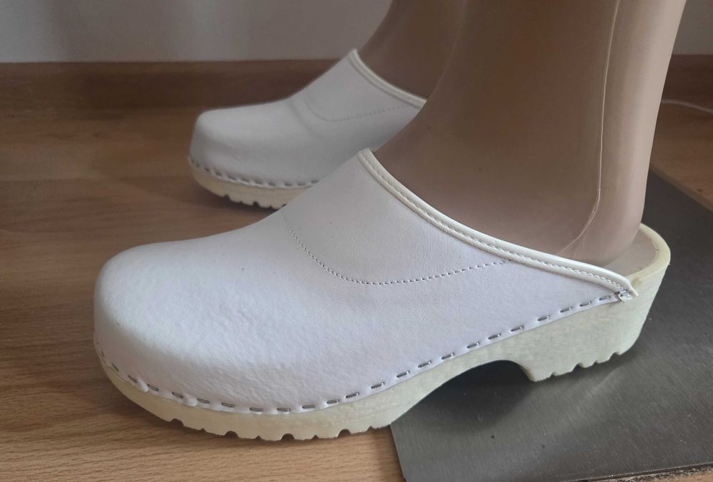 Drewniaki białe Szeno wz. 233 r. 43