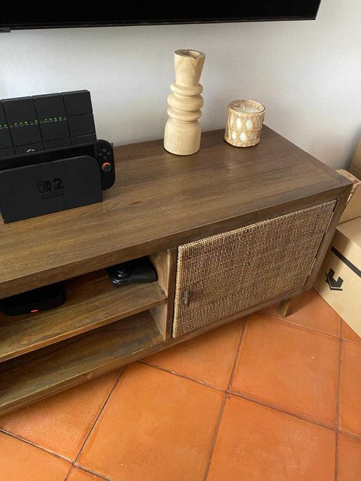 Móvel TV | Madeira escura | AREA | 150x40x56cm