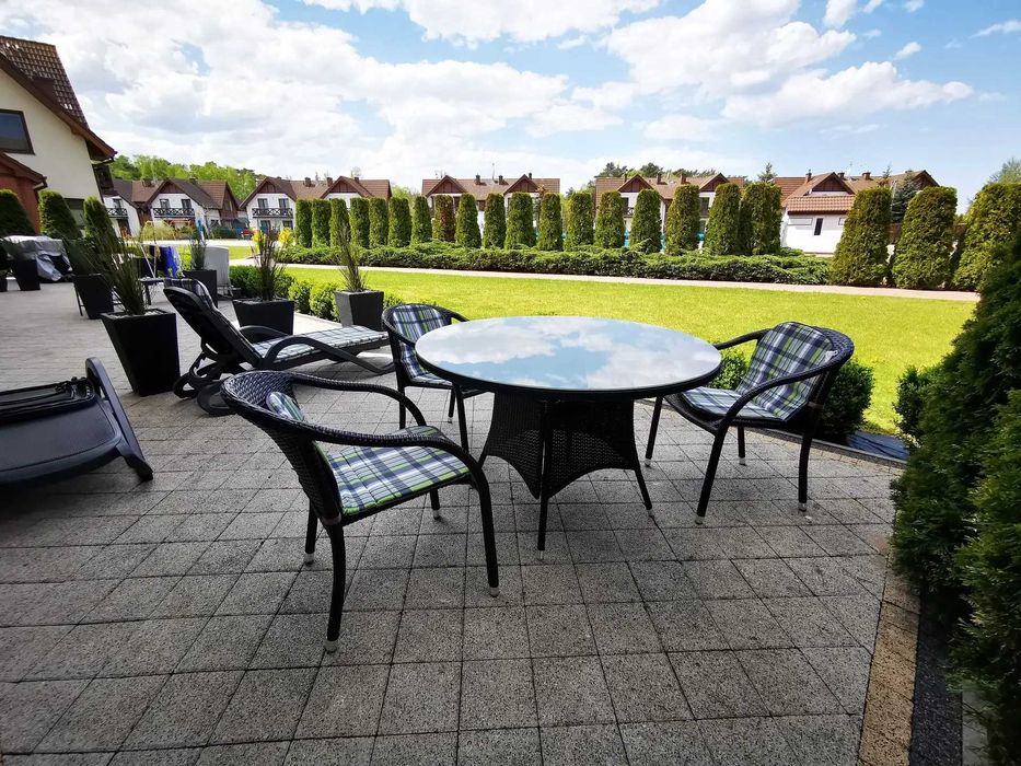 Apartament koło Łeby z dużym basenem i parkingiem