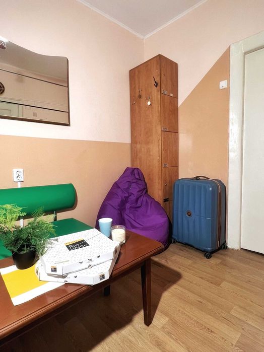 Место в комнате на 4 человека возле метро! Жилье для переселенцев!