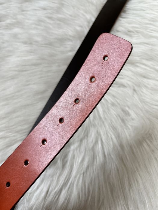 Damski pasek z ciekawą klamrą