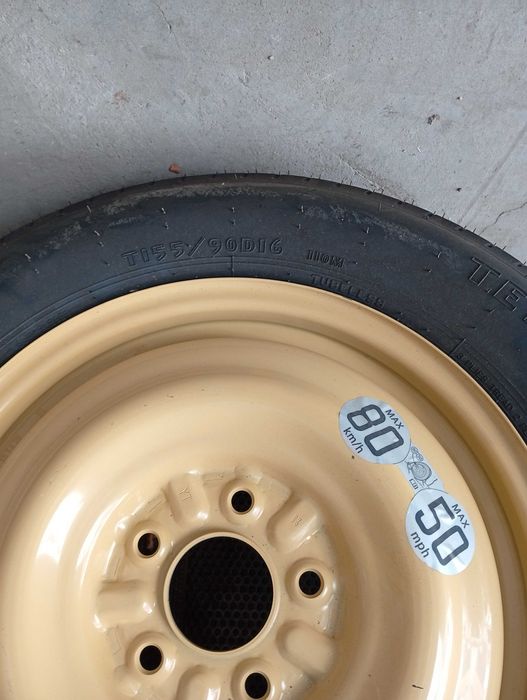 Pneu suplente D16