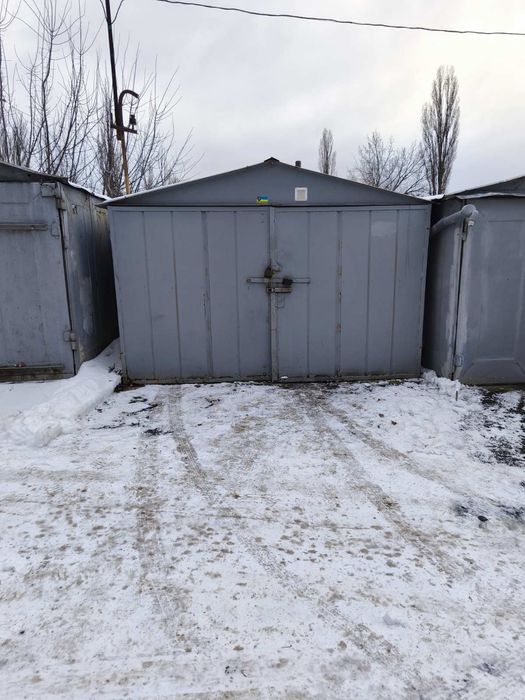 сдам 1 ком Тополь 1 дом 25  рядом Варус, есть гараж