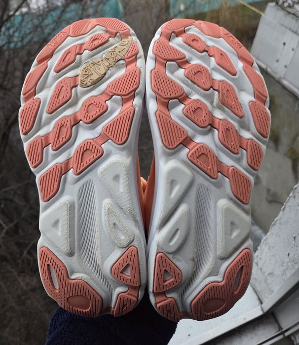 40.5р Hoka Clifton 9 жіночі кросівки