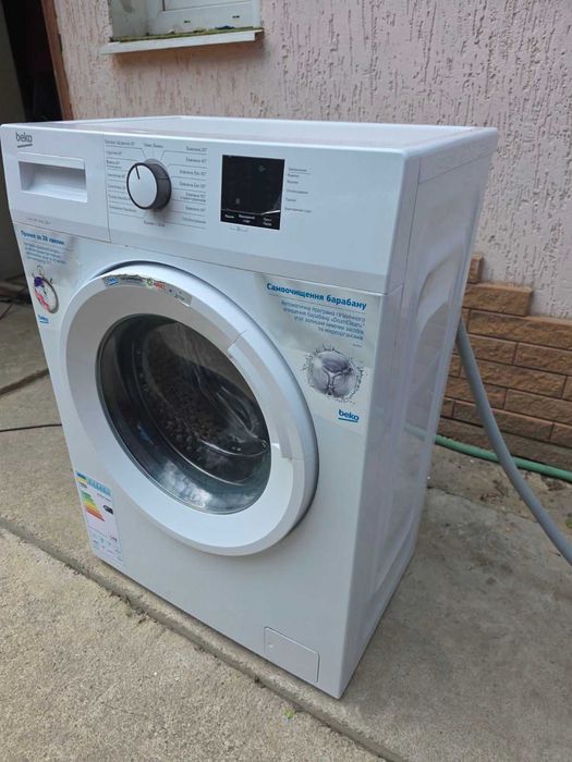 Пральна машина Beko у відмінному стані, як нова. Використовувалася всього 2 роки.