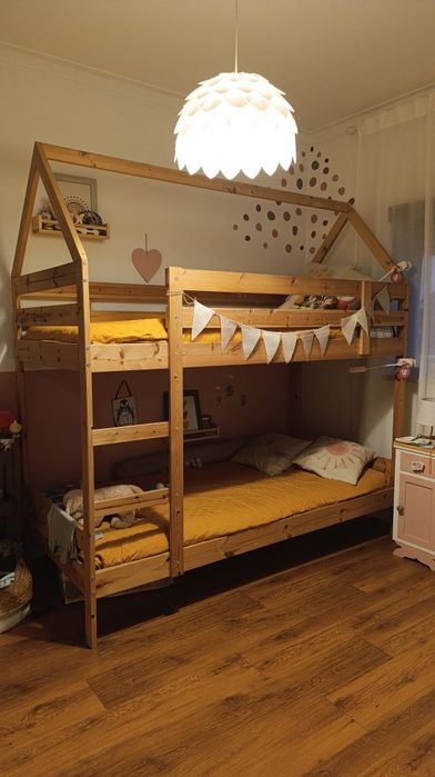 Estrutura de cama IKEA beliche Mydal  com estrutura casa Montessori