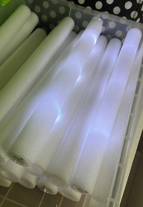 20 unidades bastões  de espuma luminosos com LED branco 48 cm