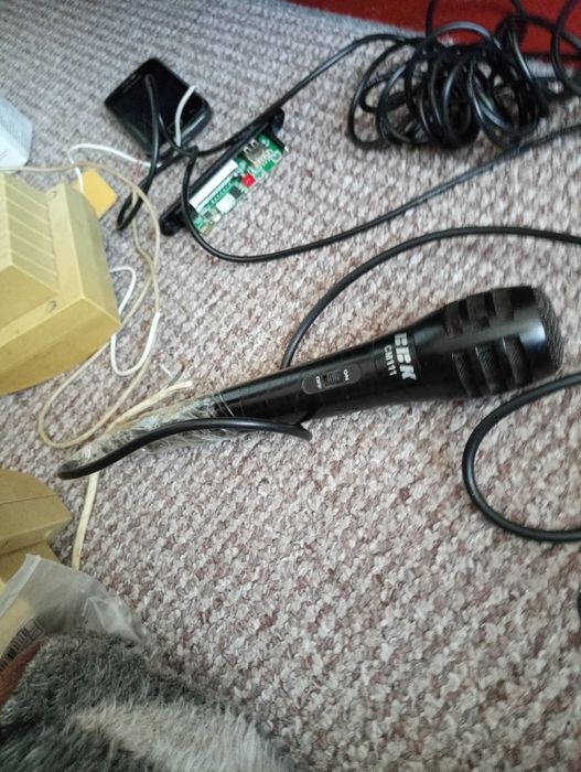 Продам караоке мікрофон sven на запчастини