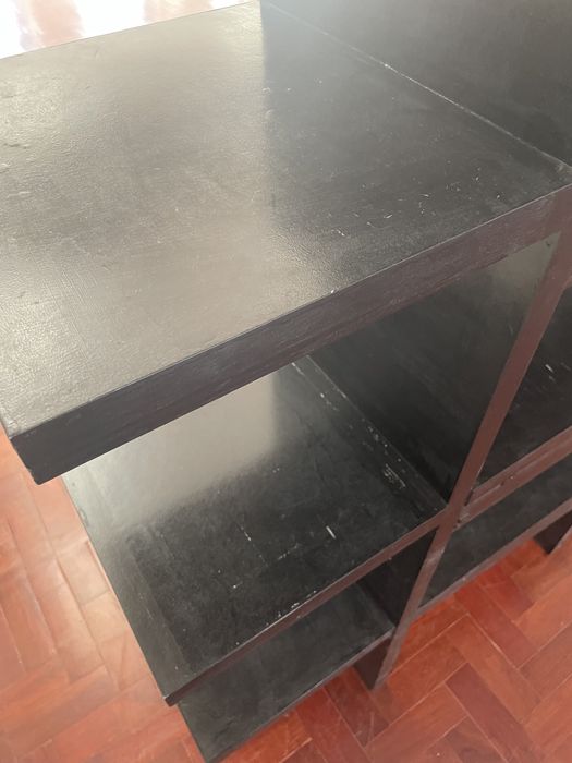 Estante preta com 3 prateleiras