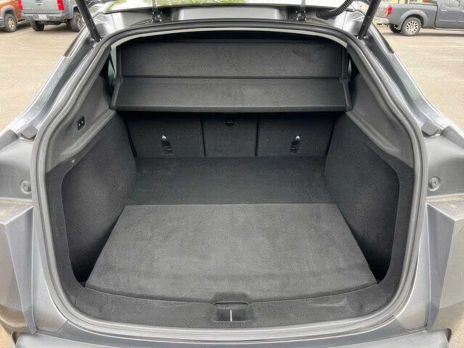 Tesla Model Y Long Range      2026