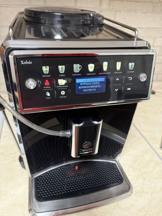 Кавомашина Saeco Xelsis SM7580 Виробник Італія.