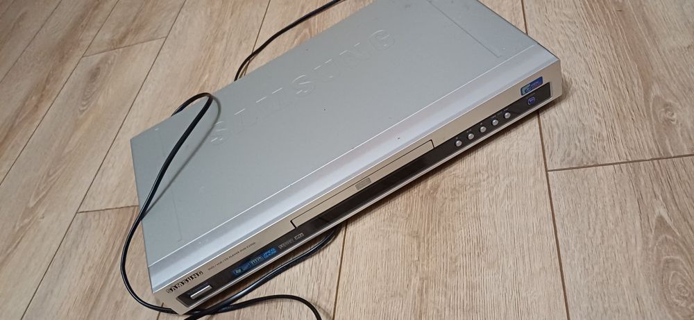 DVD-плеер Samsung DVD-E235. 
Модель: Samsung DVD-E235.
Поддерживаемые