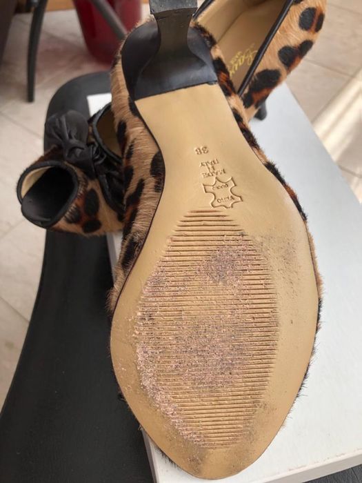 Buty skórzane na obcasie w panterkę 38