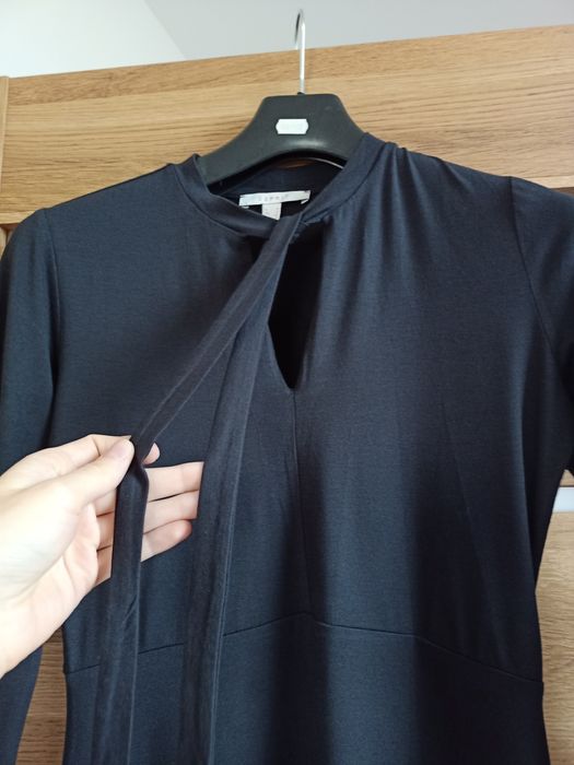 Czarna sukienka Esprit