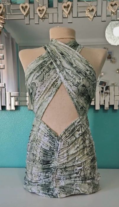 Vestido verde com etiqueta