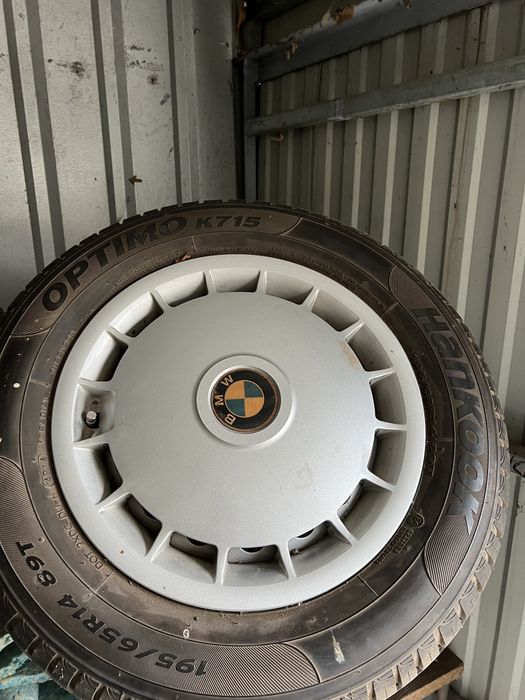 Oryginalne  felgi BMW E-30  z oponami i kolpakami