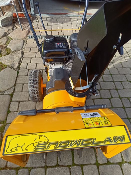 Odśnieżarka mocna snowclaw 6.5KM z łatwością poradzi sobie z dużym śni