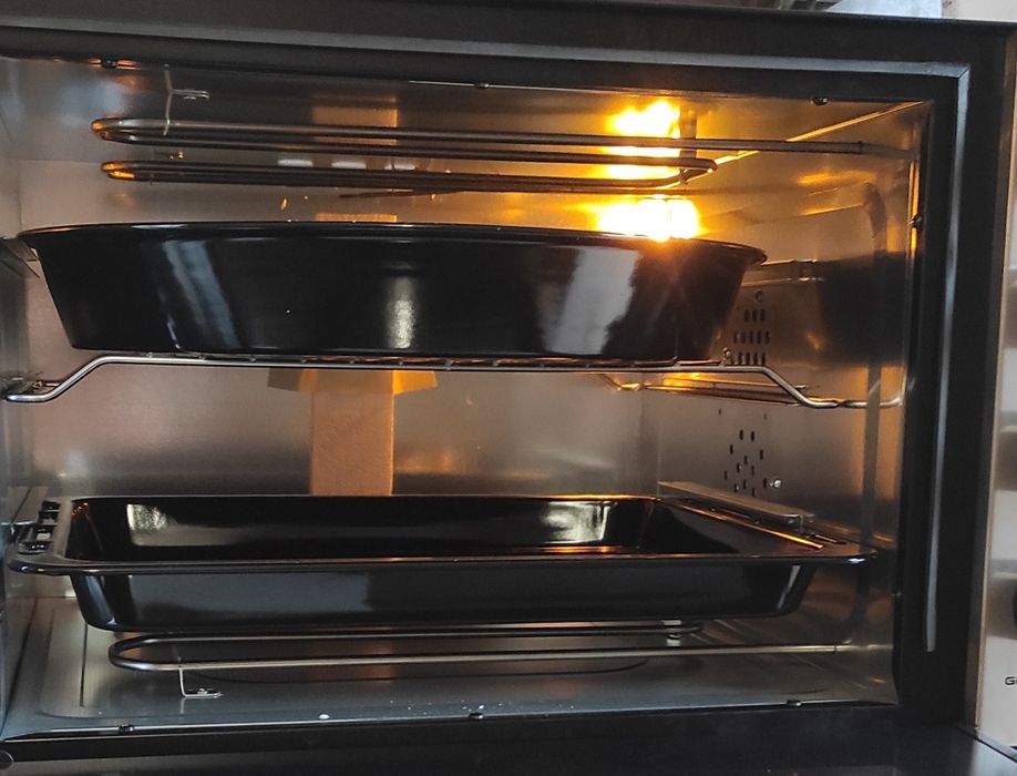 Духовка Grunhelm 70 литров+ конвекция+ подсветка