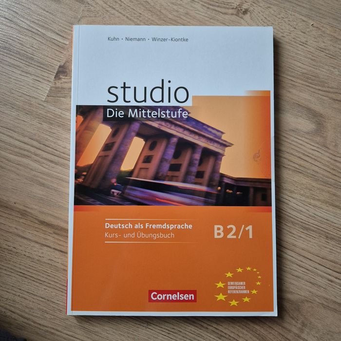 Studio d 1 - Mittelstufe. Kurs- und Übungsbuch