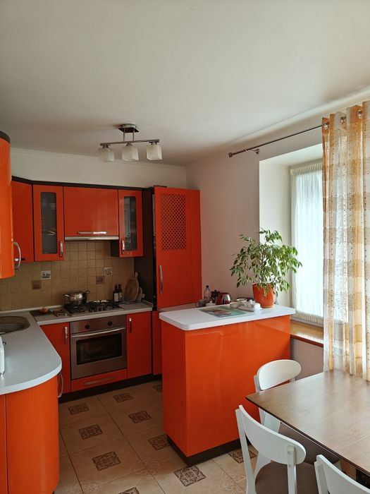Продаю 2 рівнева квартира. Район Дружба