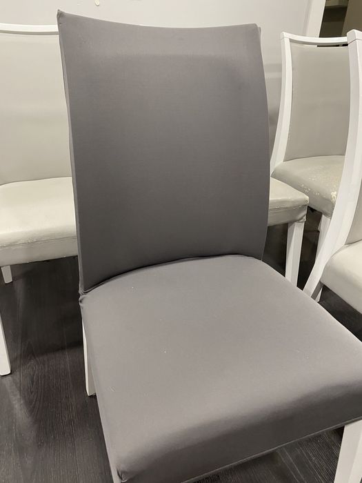 Cadeiras em madeira lacadas