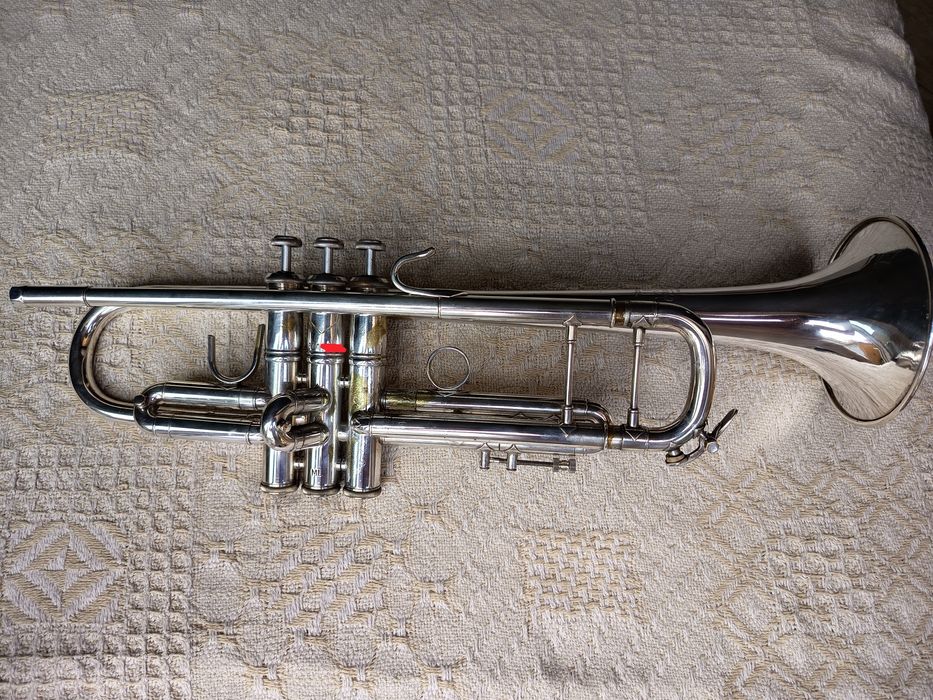 Trompete Vincent Bach modelo  37 prateada