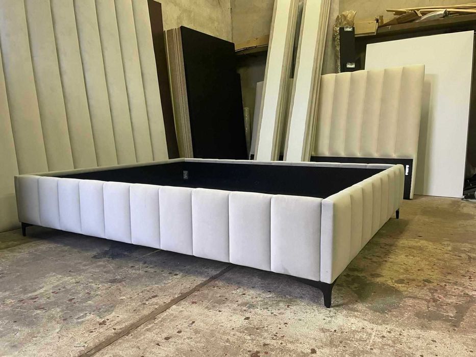 Łóżko tapicerowane box panele na wymiar łóże projekt półwałki welur