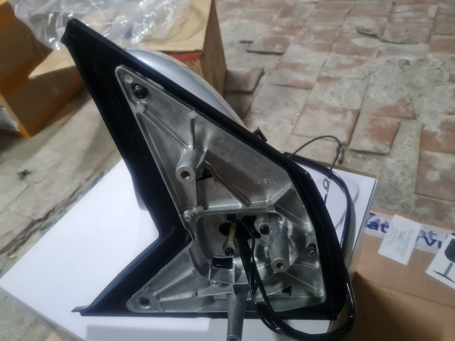 Зеркало переднее левое T5 Multivan 2010-15 г.