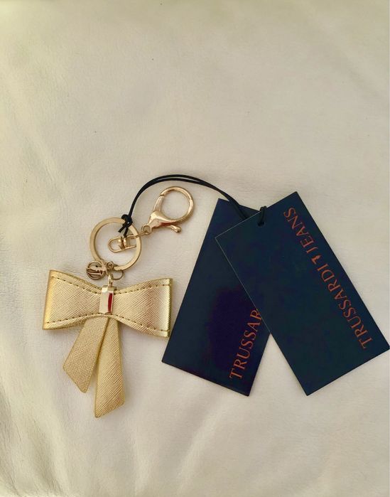 Новий жіночий брелок від італійського будинку моди TRUSSARDI JEANS