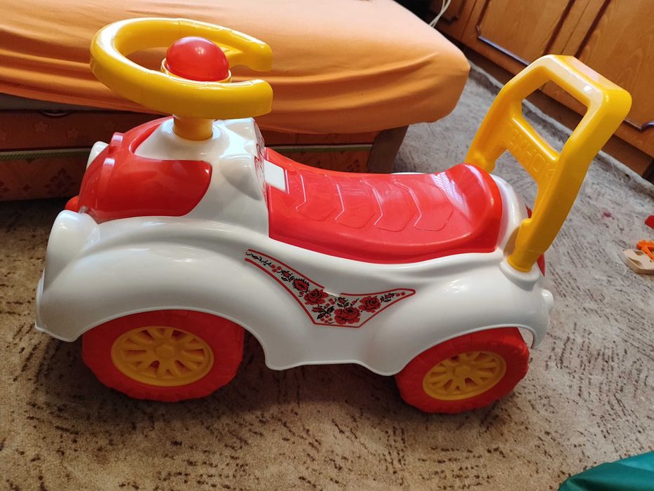 Машинка для дівчинки