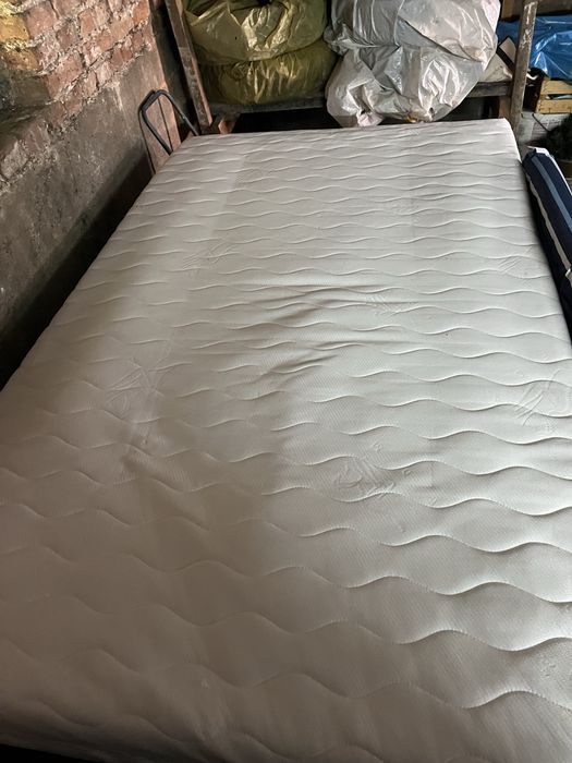 Materac biały h2  220x200cm. Możliwa dostawa wraz z wniesieniem
