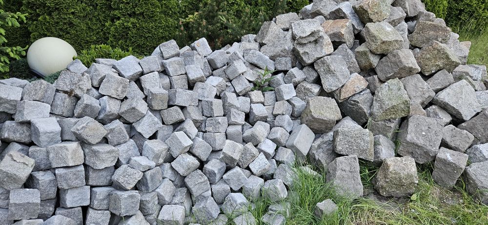 Kostka granitowa mała i duża