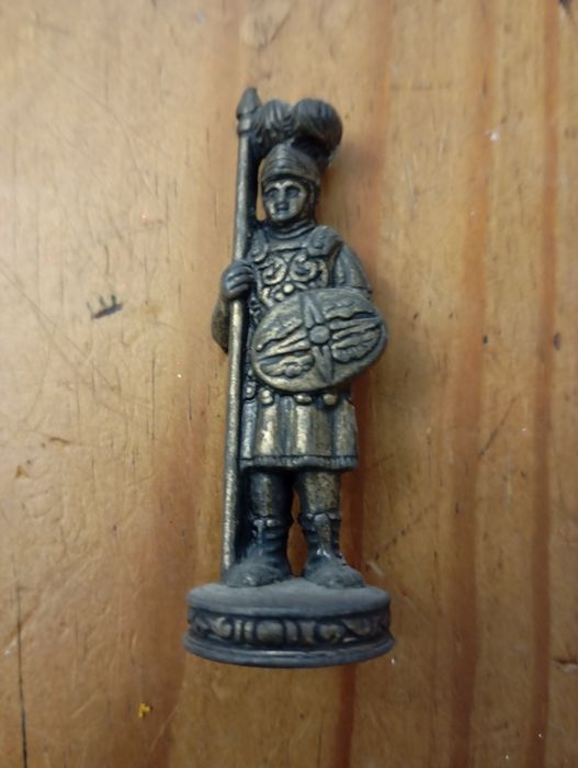 Várias figuras em bronze