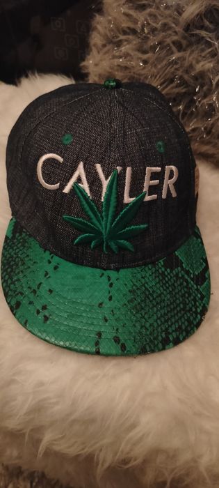 Czapka z daszkiem Cayler & Sons z haftowanym logo liścia konopi