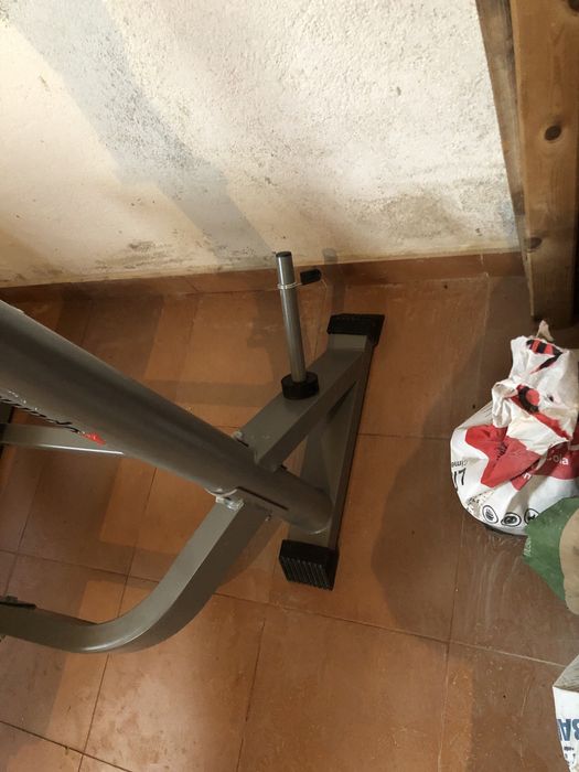 Banco supino esta novo nunca foi usado